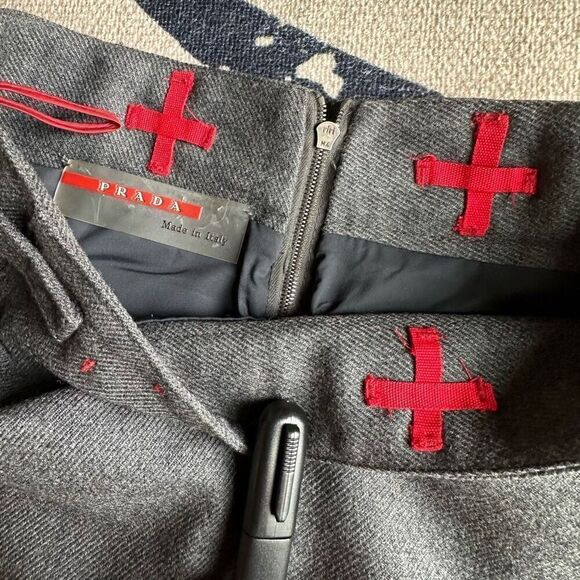 Prada Gray Virgin Wool Pencil Skirt Adjustable Waist Tabs Size 40 Italy Made - Picture 6 of 8